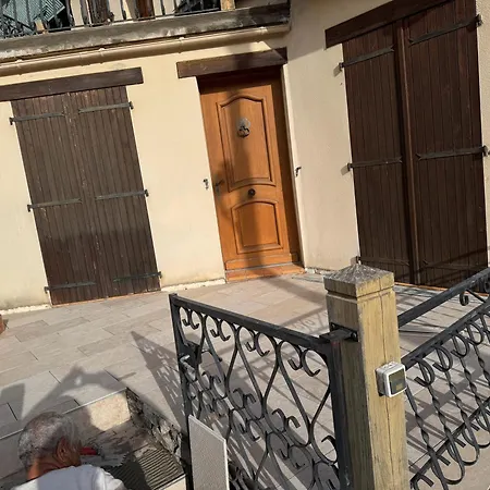 Apartment 15 Personnes Boutx