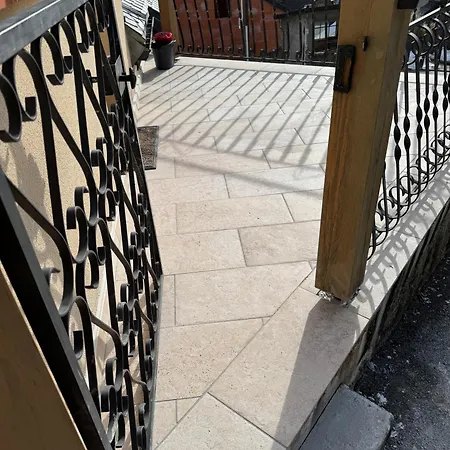 15 Personnes Apartment