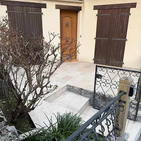Apartment 15 Personnes Boutx